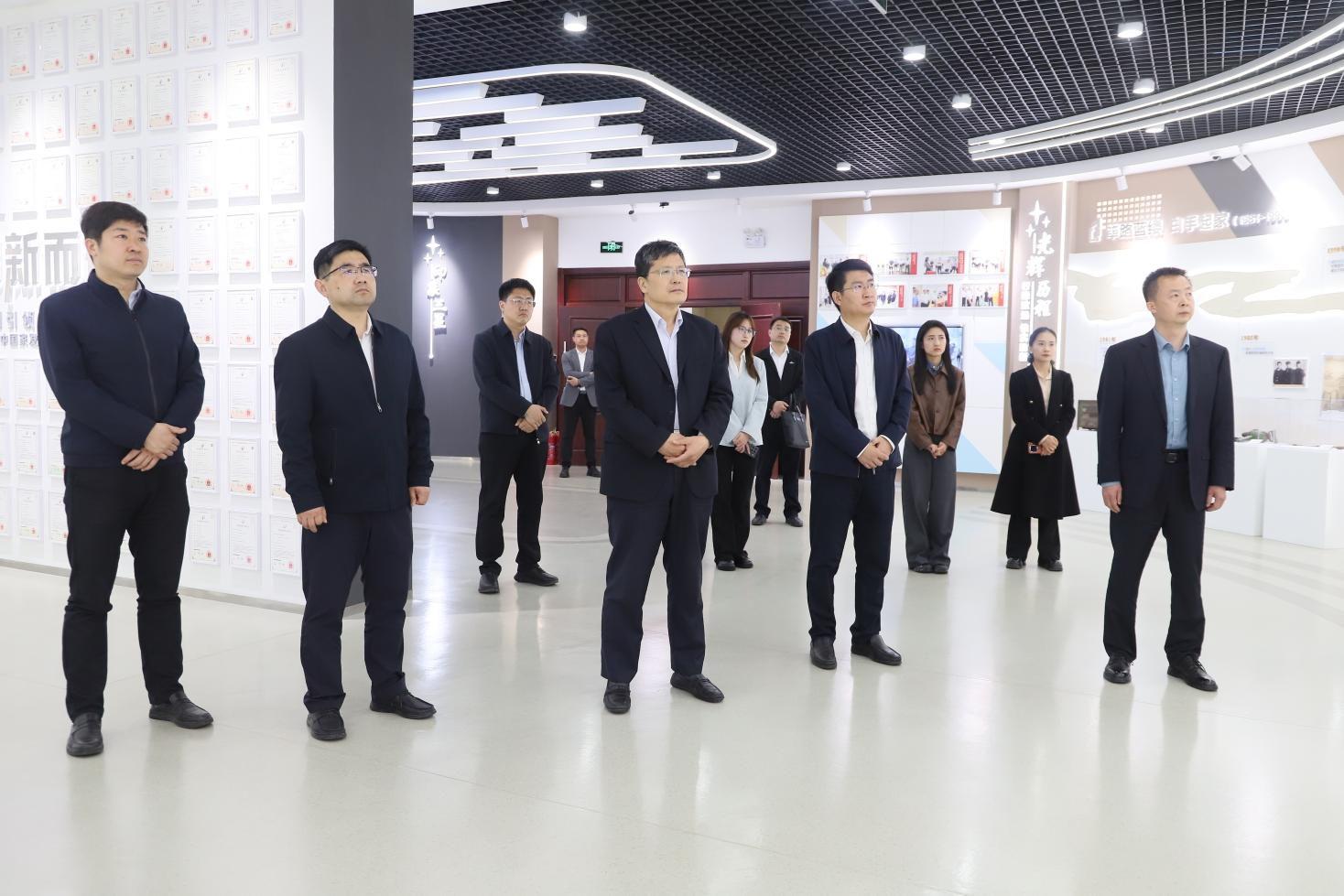 濱州市委市直機關(guān)工委副書記、三級調(diào)研員張榮堂帶隊來山東三星集團調(diào)研